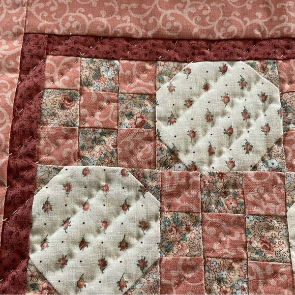 Hand Quilted 10” x 10” Square - Picture 2 of 4